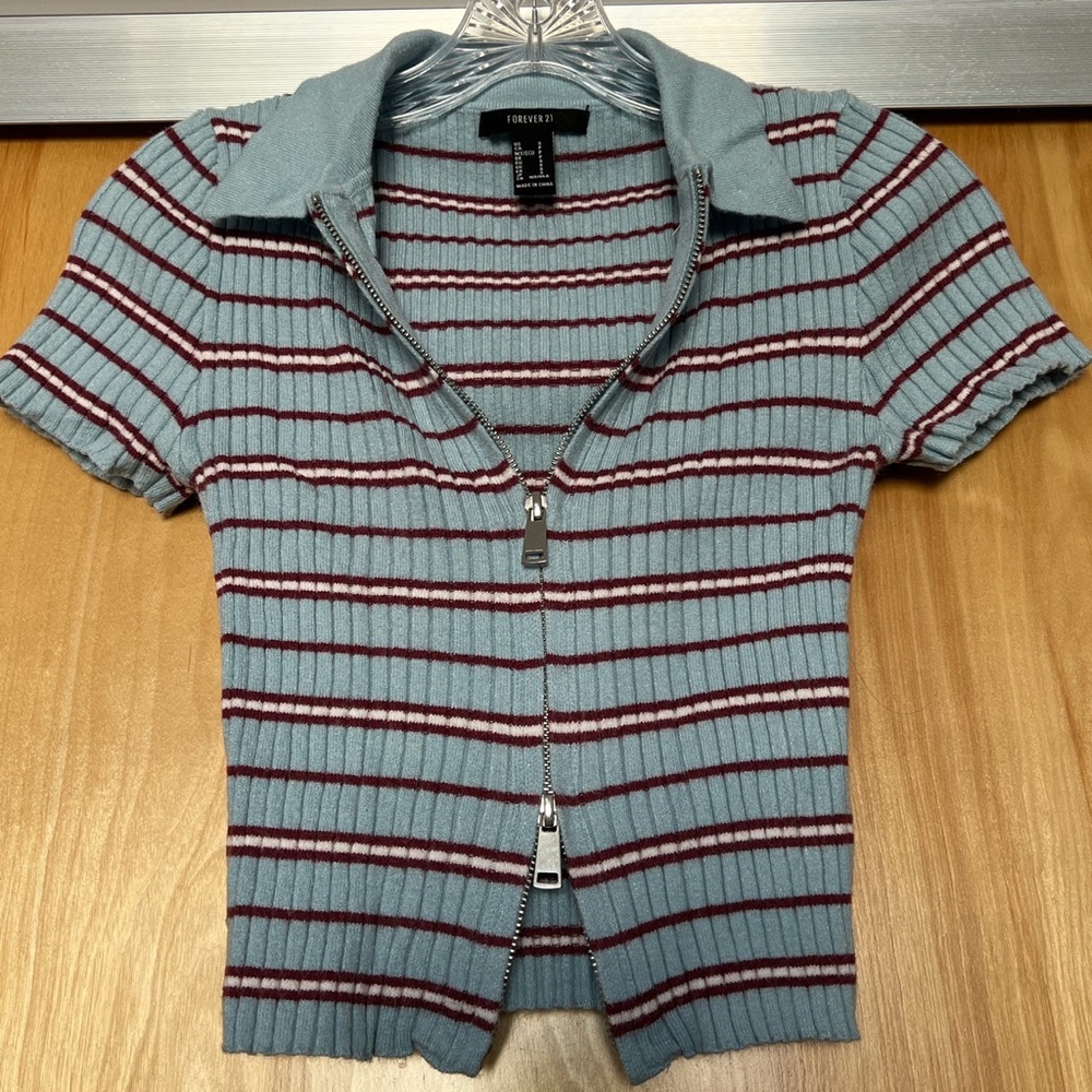 Blue knitted top